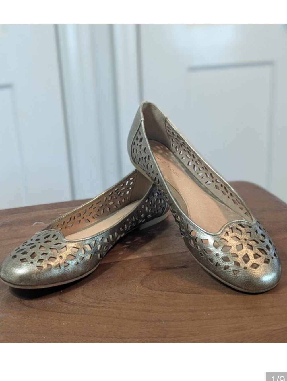 Pelle Moda Gold Leather Laser Cut Ballet Flats Size 6.5 Metallic Shoes Dressy